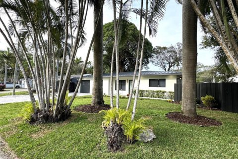 Villa ou maison à louer à Fort Lauderdale, Floride: 3 chambres, 162.3 m2 № 2056765 - photo 2