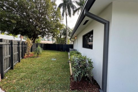 Villa ou maison à louer à Fort Lauderdale, Floride: 3 chambres, 162.3 m2 № 2056765 - photo 15