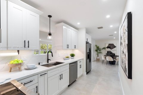 Villa ou maison à louer à Fort Lauderdale, Floride: 3 chambres, 162.3 m2 № 2056765 - photo 5