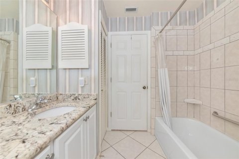 Condo in Sarasota, Florida, 2 bedrooms  № 1887098 - photo 29