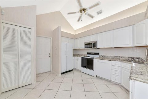 Condo in Sarasota, Florida, 2 bedrooms  № 1887098 - photo 13