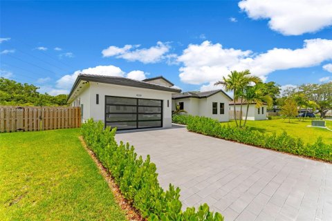 House in Cutler Bay, Florida 5 bedrooms, 300.26 sq.m. № 1816431 - photo 3