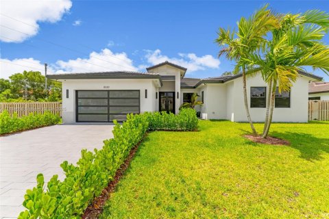 House in Cutler Bay, Florida 5 bedrooms, 300.26 sq.m. № 1816431 - photo 1