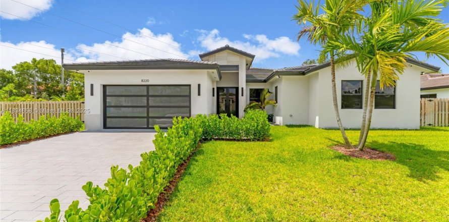 House in Cutler Bay, Florida 5 bedrooms, 300.26 sq.m. № 1816431