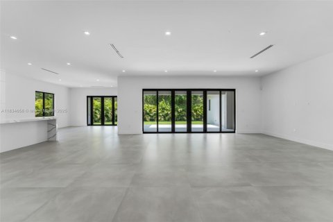 House in Cutler Bay, Florida 5 bedrooms, 300.26 sq.m. № 1816431 - photo 18