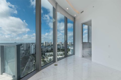 Condo in Sunny Isles Beach, Florida, 2 bedrooms  № 2053853 - photo 14