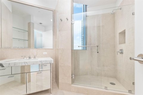 Condo in Sunny Isles Beach, Florida, 2 bedrooms  № 2053853 - photo 22