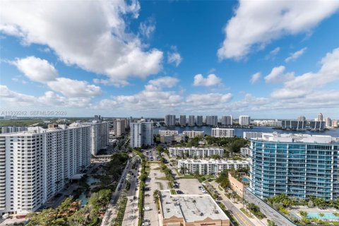 Condo in Sunny Isles Beach, Florida, 2 bedrooms  № 2053853 - photo 26