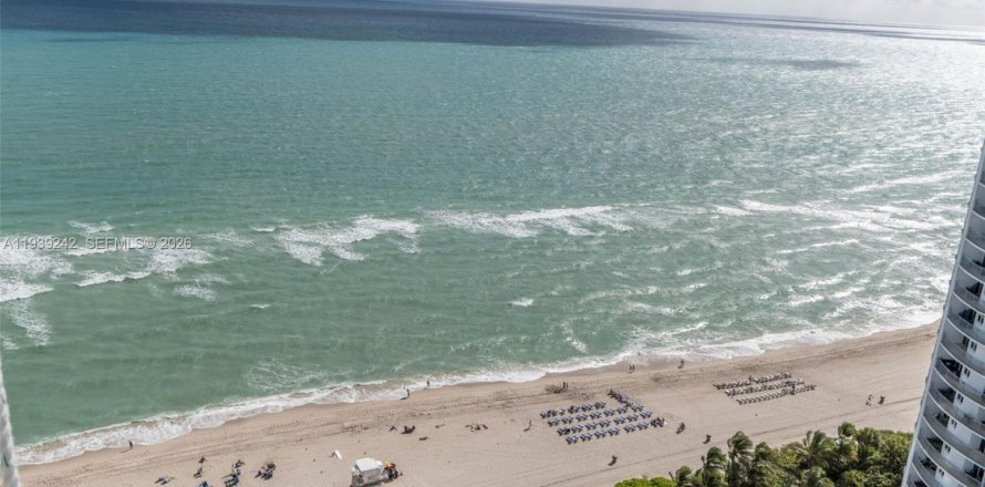 Condo in Sunny Isles Beach, Florida, 2 bedrooms  № 2053853