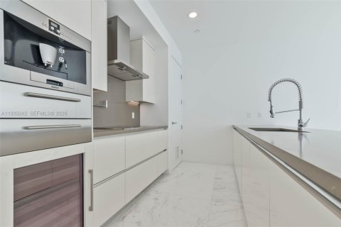 Condo in Sunny Isles Beach, Florida, 2 bedrooms  № 2053853 - photo 6