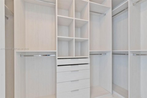 Condo in Sunny Isles Beach, Florida, 2 bedrooms  № 2053853 - photo 19