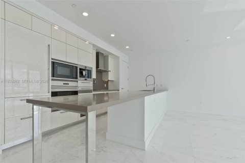 Condo in Sunny Isles Beach, Florida, 2 bedrooms  № 2053853 - photo 7