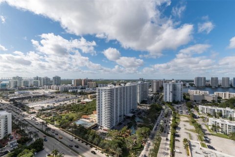 Condo in Sunny Isles Beach, Florida, 2 bedrooms  № 2053853 - photo 25
