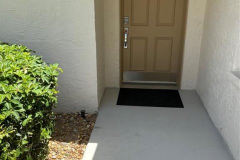 House in Saint Petersburg, Florida 2 bedrooms, 102.19 sq.m. № 1724408 - photo 4