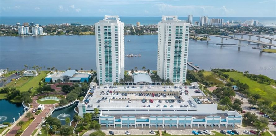 Condominio en Daytona Beach, Florida, 3 dormitorios  № 1648746