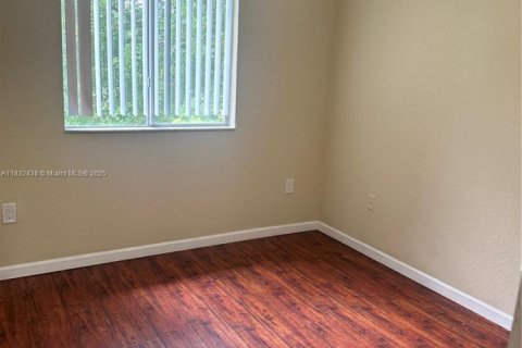 Townhouse in Homestead, Florida 4 bedrooms, 132.2 sq.m. № 1821766 - photo 20
