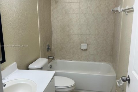 Townhouse in Homestead, Florida 4 bedrooms, 132.2 sq.m. № 1821766 - photo 18
