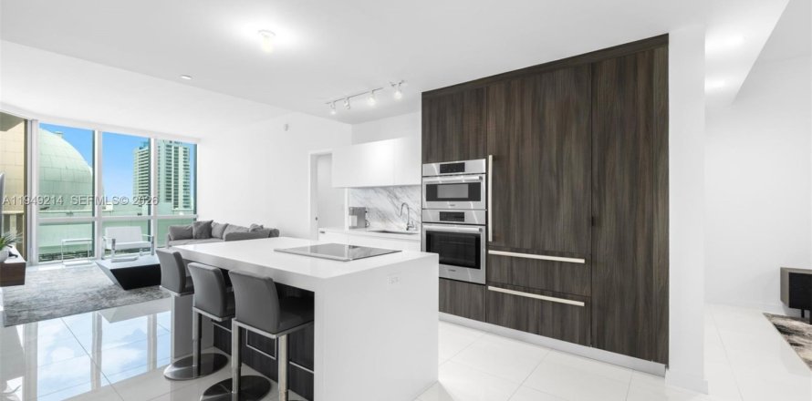 Кондоминиум с 2 спальнями в Майами, Флорида № 2005101