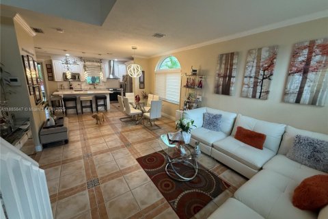 Купить виллу или дом в Пемброк-Пайнс, Флорида 3 спальни, 158.77м2, № 1991850 - фото 27