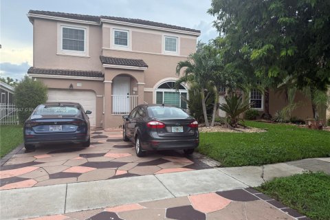 Купить виллу или дом в Пемброк-Пайнс, Флорида 3 спальни, 158.77м2, № 1991850 - фото 2