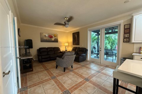 Купить виллу или дом в Пемброк-Пайнс, Флорида 3 спальни, 158.77м2, № 1991850 - фото 18