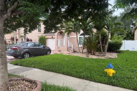 Купить виллу или дом в Пемброк-Пайнс, Флорида 3 спальни, 158.77м2, № 1991850 - фото 3