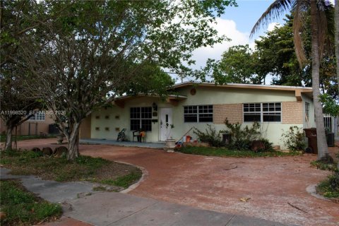 Casa en Hialeah, Florida 3 dormitorios, 152.55 m2 № 2060862
