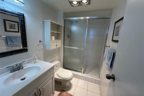 Condo in Sunny Isles Beach, Florida, 2 bedrooms № 2185895 - photo 27