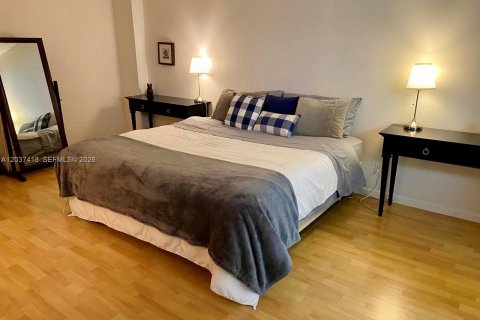 Condo in Sunny Isles Beach, Florida, 2 bedrooms № 2185895 - photo 19