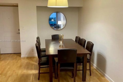 Condo in Sunny Isles Beach, Florida, 2 bedrooms № 2185895 - photo 14