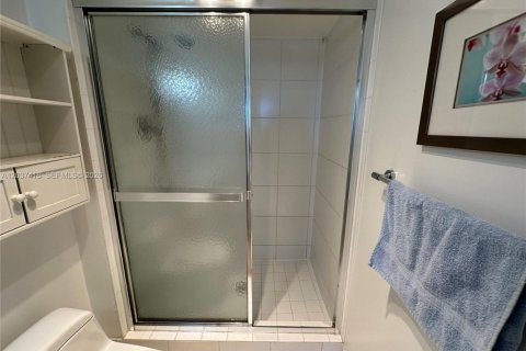 Condo in Sunny Isles Beach, Florida, 2 bedrooms № 2185895 - photo 28