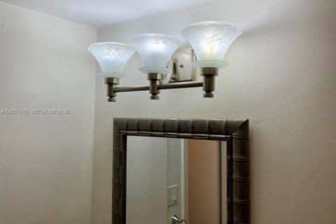 Condo in Sunny Isles Beach, Florida, 2 bedrooms № 2185895 - photo 25