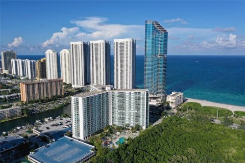 Condo in Sunny Isles Beach, Florida, 2 bedrooms № 2185895 - photo 30