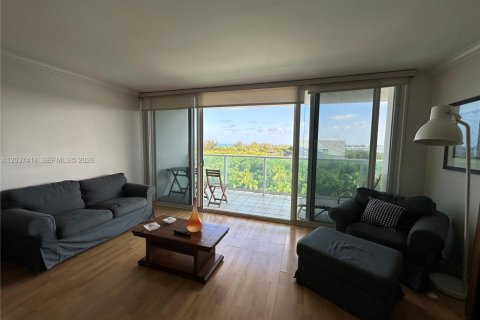 Condo in Sunny Isles Beach, Florida, 2 bedrooms № 2185895 - photo 11
