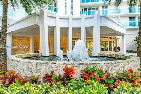 Condo in Sunny Isles Beach, Florida, 2 bedrooms № 2185895 - photo 2