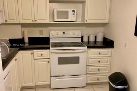 Condo in Sunny Isles Beach, Florida, 2 bedrooms № 2185895 - photo 15