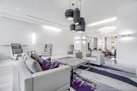 Condo in Sunny Isles Beach, Florida, 2 bedrooms № 2185895 - photo 9