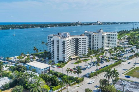 Condo in West Palm Beach, Florida, 2 bedrooms  № 1102073 - photo 1