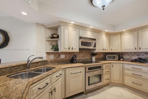 Condo in Riviera Beach, Florida, 2 bedrooms  № 1779819 - photo 4
