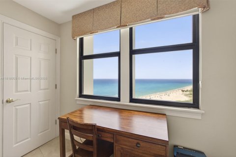 Condo in Riviera Beach, Florida, 2 bedrooms  № 1779819 - photo 23