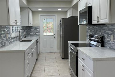 House in Punta Gorda, Florida 3 bedrooms, 106 sq.m. № 1874117 - photo 6