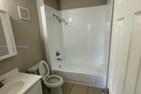 Apartamento en alquiler en Tamarac, Florida, 2 dormitorios, 88.16 m2 № 2010437 - foto 16