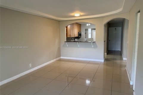 Apartamento en alquiler en Tamarac, Florida, 2 dormitorios, 88.16 m2 № 2010437 - foto 20