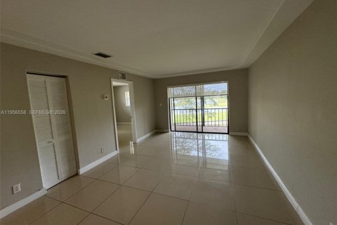 Apartamento en alquiler en Tamarac, Florida, 2 dormitorios, 88.16 m2 № 2010437 - foto 9
