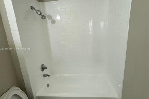 Apartamento en alquiler en Tamarac, Florida, 2 dormitorios, 88.16 m2 № 2010437 - foto 17