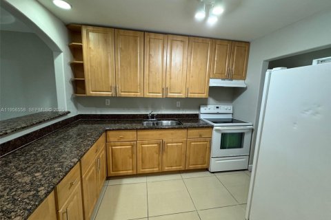 Apartamento en alquiler en Tamarac, Florida, 2 dormitorios, 88.16 m2 № 2010437 - foto 3