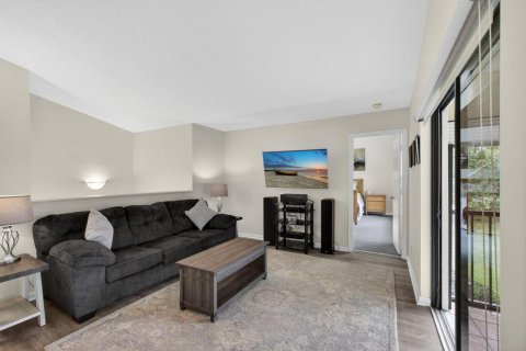 Condo in Palm City, Florida, 2 bedrooms № 2184933 - photo 14