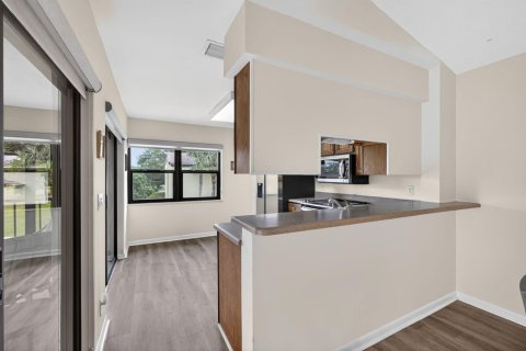 Condo in Palm City, Florida, 2 bedrooms № 2184933 - photo 23