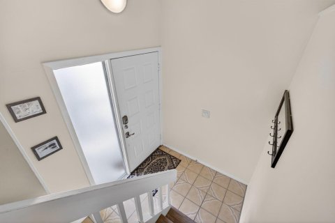 Condo in Palm City, Florida, 2 bedrooms № 2184933 - photo 9