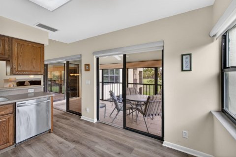 Condo in Palm City, Florida, 2 bedrooms № 2184933 - photo 28